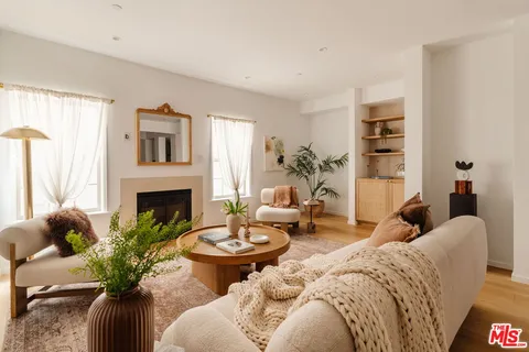 $1,075,000 | 423 Arnaz Drive, Unit 203, Los Angeles, CA 90048