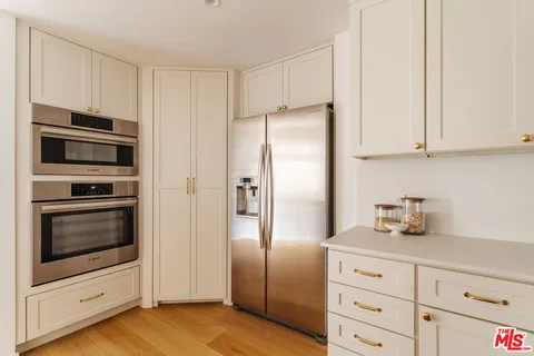 $1,075,000 | 423 Arnaz Drive, Unit 203, Los Angeles, CA 90048