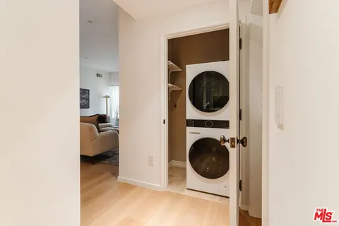 $1,075,000 | 423 Arnaz Drive, Unit 203, Los Angeles, CA 90048