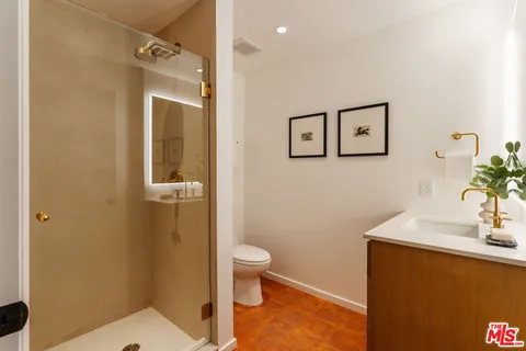 $1,075,000 | 423 Arnaz Drive, Unit 203, Los Angeles, CA 90048