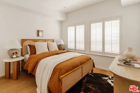 $1,075,000 | 423 Arnaz Drive, Unit 203, Los Angeles, CA 90048