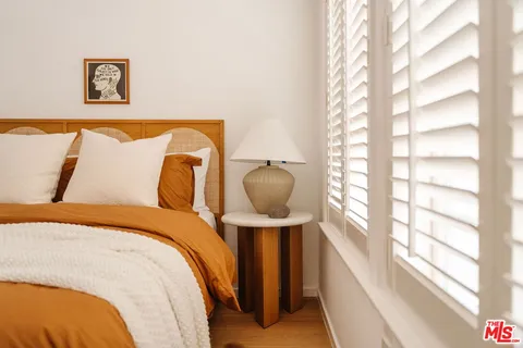 $1,075,000 | 423 Arnaz Drive, Unit 203, Los Angeles, CA 90048