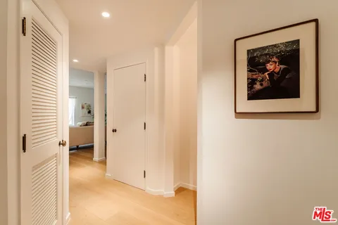 $1,075,000 | 423 Arnaz Drive, Unit 203, Los Angeles, CA 90048