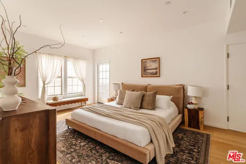 $1,075,000 | 423 Arnaz Drive, Unit 203, Los Angeles, CA 90048