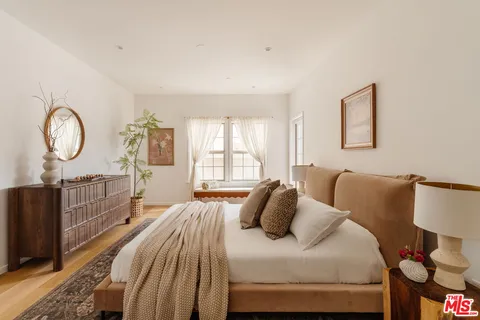 $1,075,000 | 423 Arnaz Drive, Unit 203, Los Angeles, CA 90048