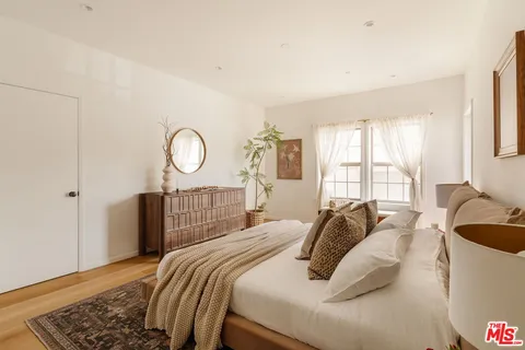 $1,075,000 | 423 Arnaz Drive, Unit 203, Los Angeles, CA 90048