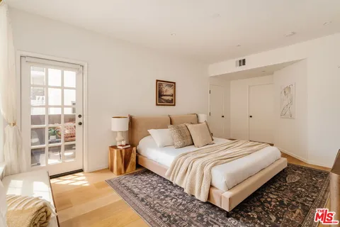 $1,075,000 | 423 Arnaz Drive, Unit 203, Los Angeles, CA 90048