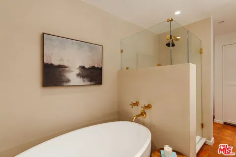 $1,075,000 | 423 Arnaz Drive, Unit 203, Los Angeles, CA 90048