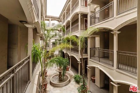 $1,075,000 | 423 Arnaz Drive, Unit 203, Los Angeles, CA 90048