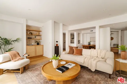 $1,075,000 | 423 Arnaz Drive, Unit 203, Los Angeles, CA 90048