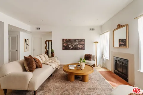 $1,075,000 | 423 Arnaz Drive, Unit 203, Los Angeles, CA 90048
