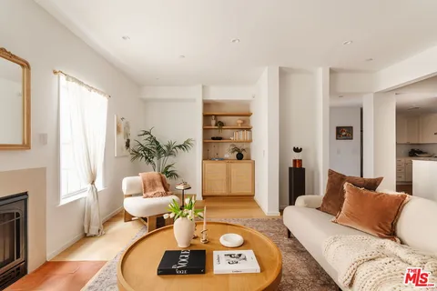 $1,075,000 | 423 Arnaz Drive, Unit 203, Los Angeles, CA 90048