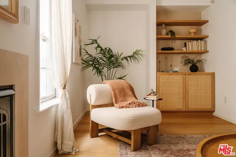 $1,075,000 | 423 Arnaz Drive, Unit 203, Los Angeles, CA 90048