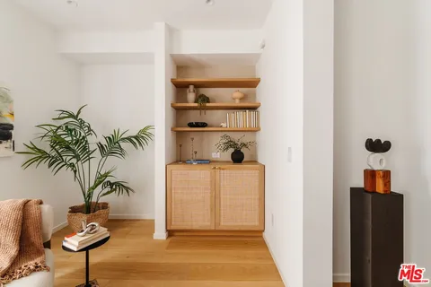 $1,075,000 | 423 Arnaz Drive, Unit 203, Los Angeles, CA 90048