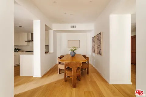 $1,075,000 | 423 Arnaz Drive, Unit 203, Los Angeles, CA 90048