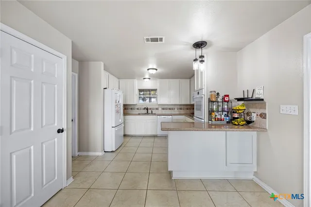 $650,000 | 18751 Highway 95, Holland, TX 76534