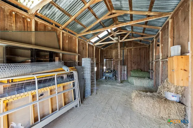 $650,000 | 18751 Highway 95, Holland, TX 76534