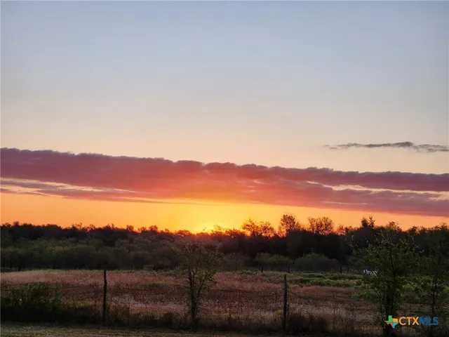 $650,000 | 18751 Highway 95, Holland, TX 76534