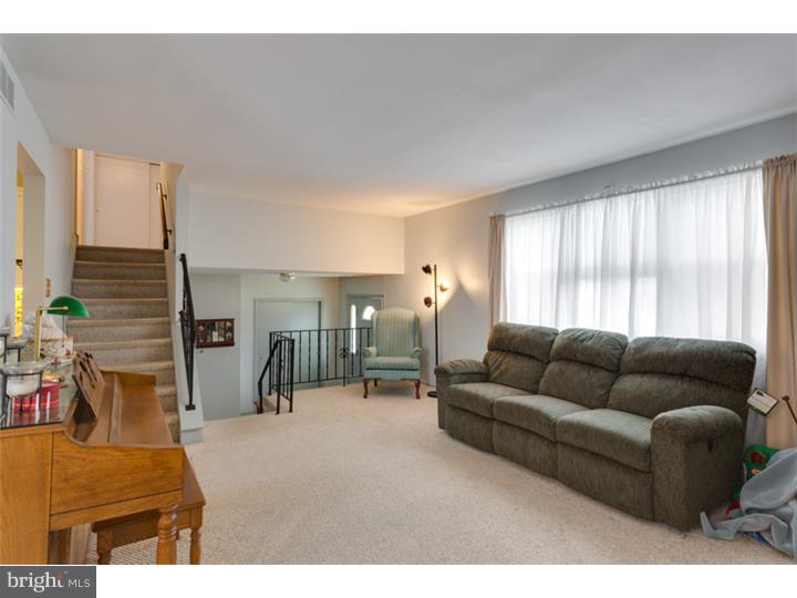22 Hartford Road Sewell, NJ 08080 - Photo 6 of 25
