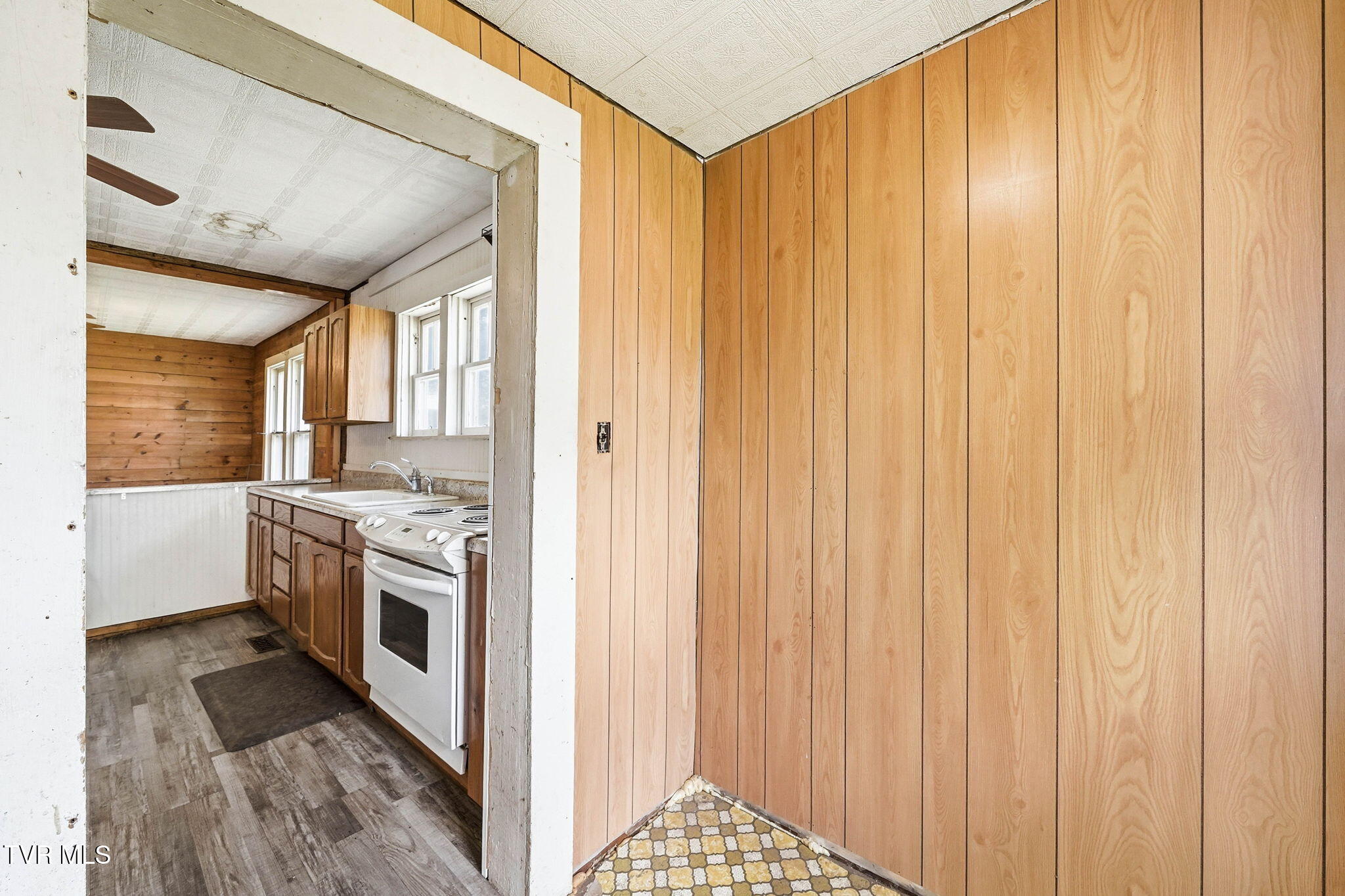 220 North Reece Avenue Mountain City, TN 37683 - Photo 8 of 44 Pantry 2