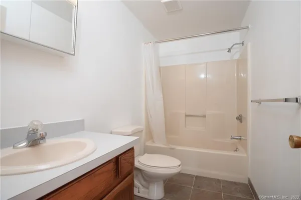 $2,250 | 2 Allspice Lane, Unit 2, Glastonbury, CT 06033