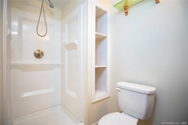 $2,250 | 2 Allspice Lane, Unit 2, Glastonbury, CT 06033
