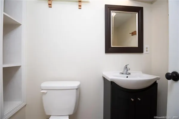 $2,250 | 2 Allspice Lane, Unit 2, Glastonbury, CT 06033