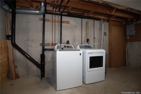 $2,250 | 2 Allspice Lane, Unit 2, Glastonbury, CT 06033