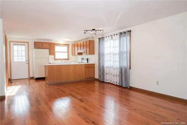 $2,250 | 2 Allspice Lane, Unit 2, Glastonbury, CT 06033