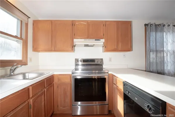 $2,250 | 2 Allspice Lane, Unit 2, Glastonbury, CT 06033