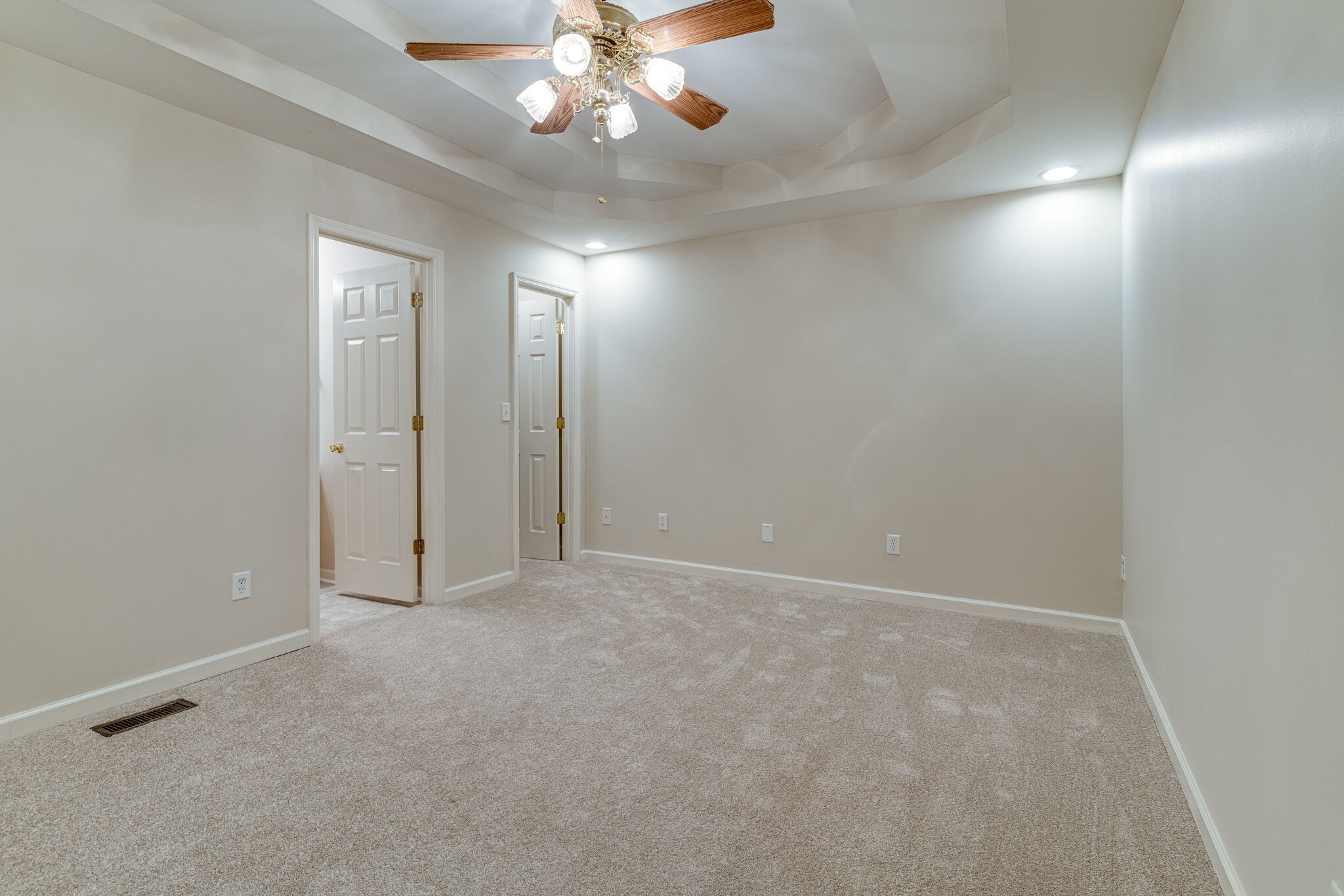 808 Nesbitt Lane Madison, TN 37115 - Photo 26 of 38 en empty room with windows and fan