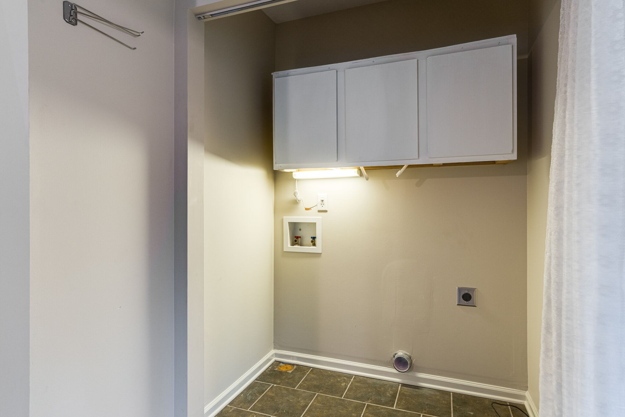 808 Nesbitt Lane Madison, TN 37115 - Photo 28 of 38 a view of a closet