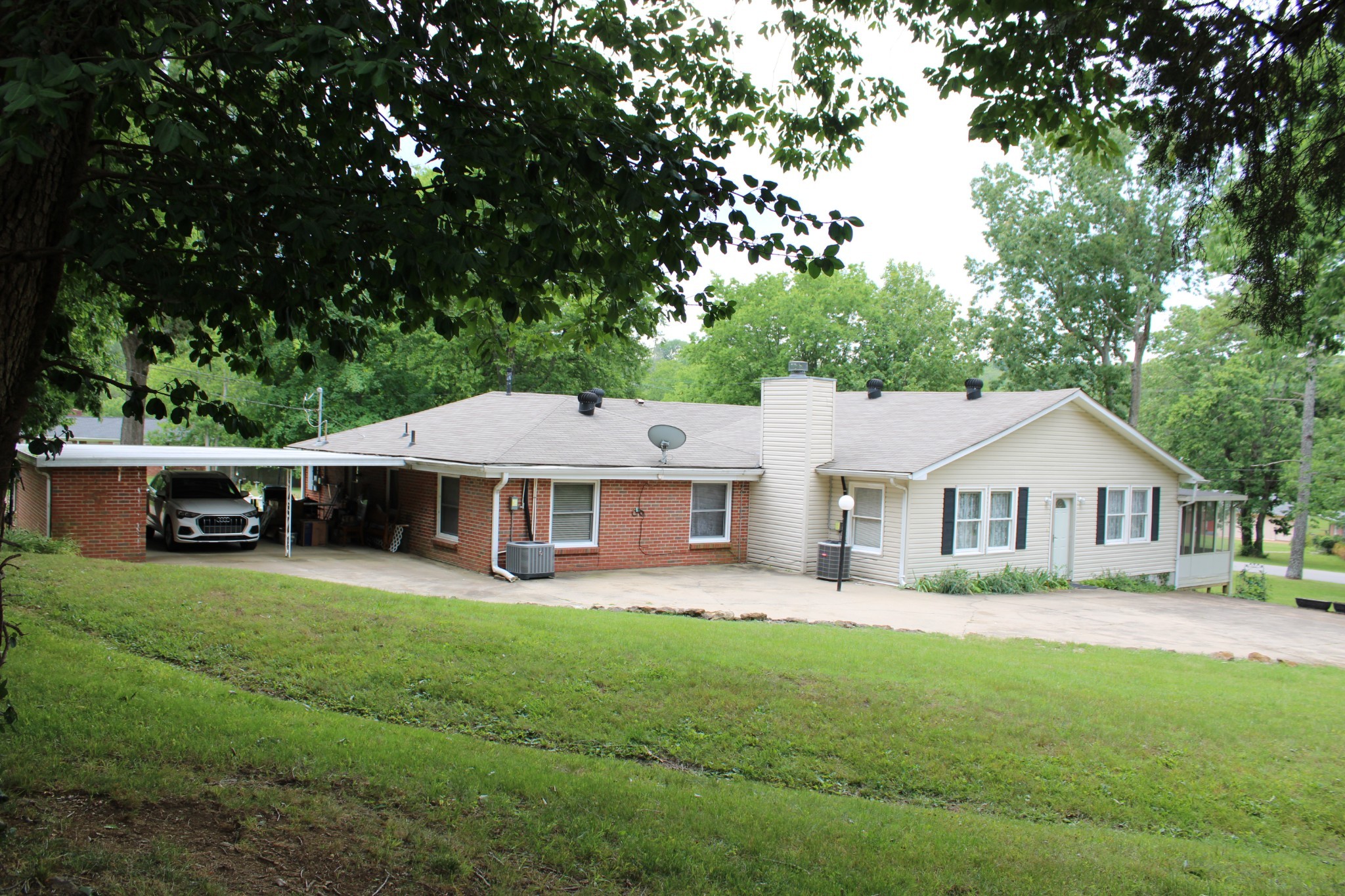 808 Nesbitt Lane Madison, TN 37115 - Photo 3 of 38 a view of house with a garden