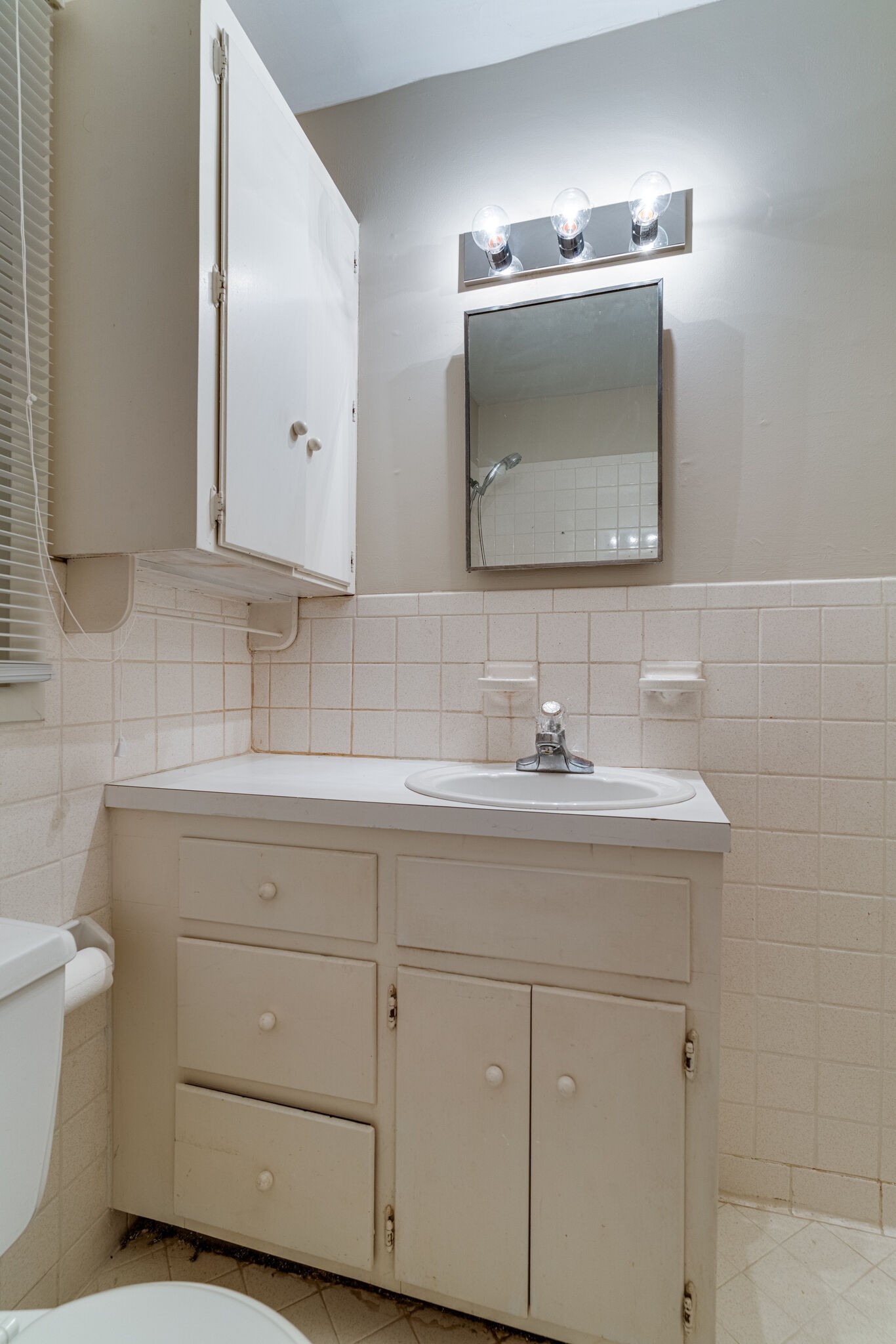 808 Nesbitt Lane Madison, TN 37115 - Photo 35 of 38 a bathroom with a sink and a toilet