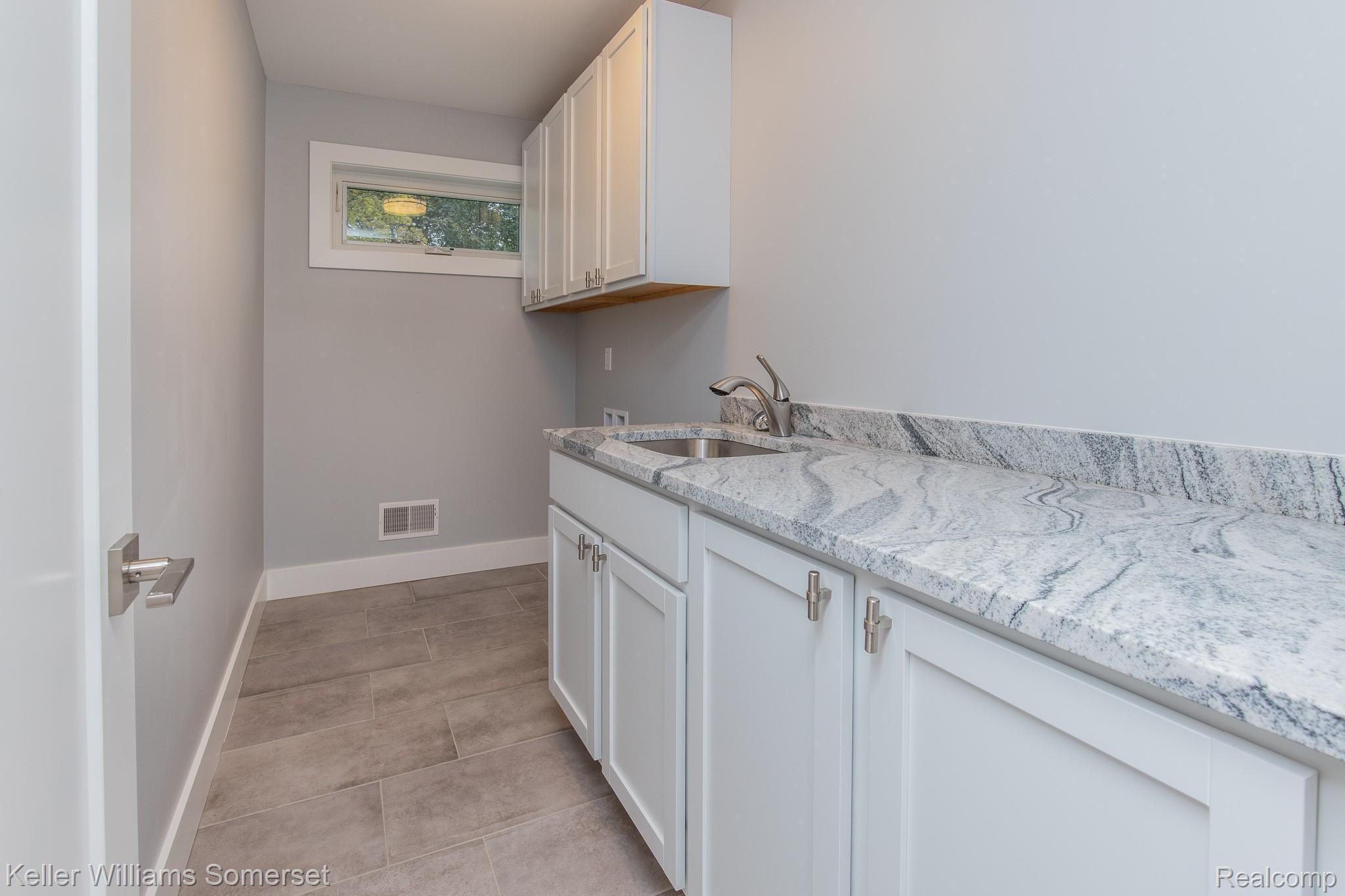 4012 Amherst Road Royal Oak, MI 48073 - Photo 19 of 26 IMG_3042.jpg