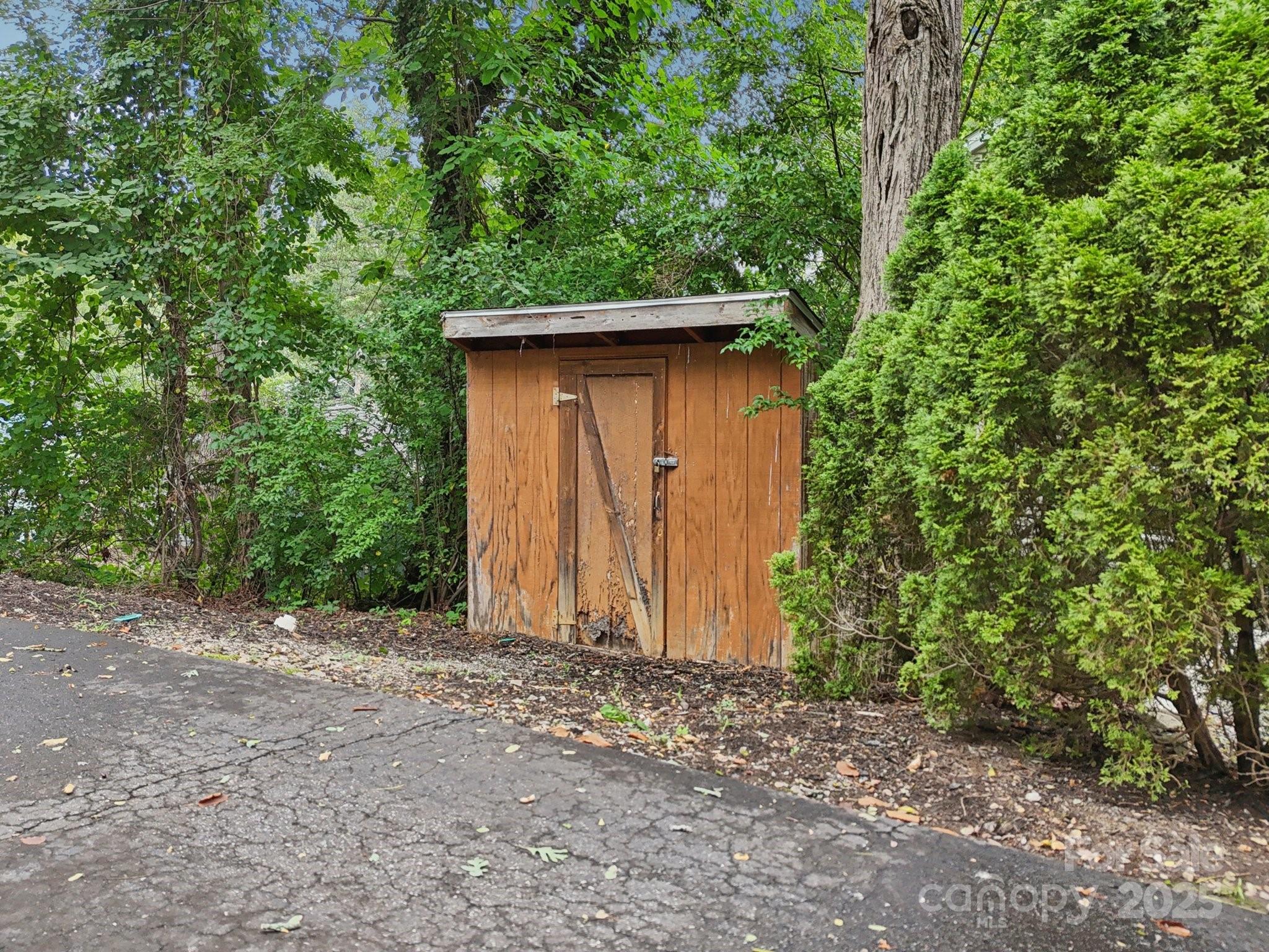 15 Pinewood Road Asheville, NC 28805 - Photo 34 of 36 Gallery Image 34
