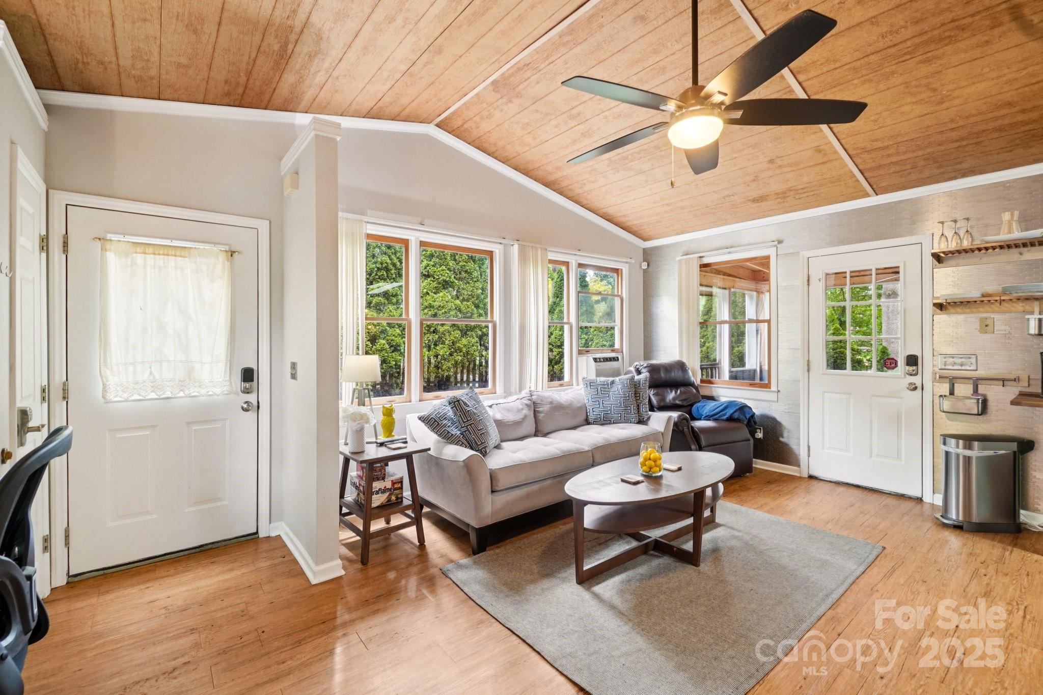 15 Pinewood Road Asheville, NC 28805 - Photo 4 of 36 Gallery Image 4