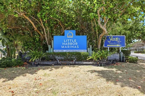 $275,000 | 818 Bahia Del Sol Drive, Unit 28, Ruskin, FL 33570
