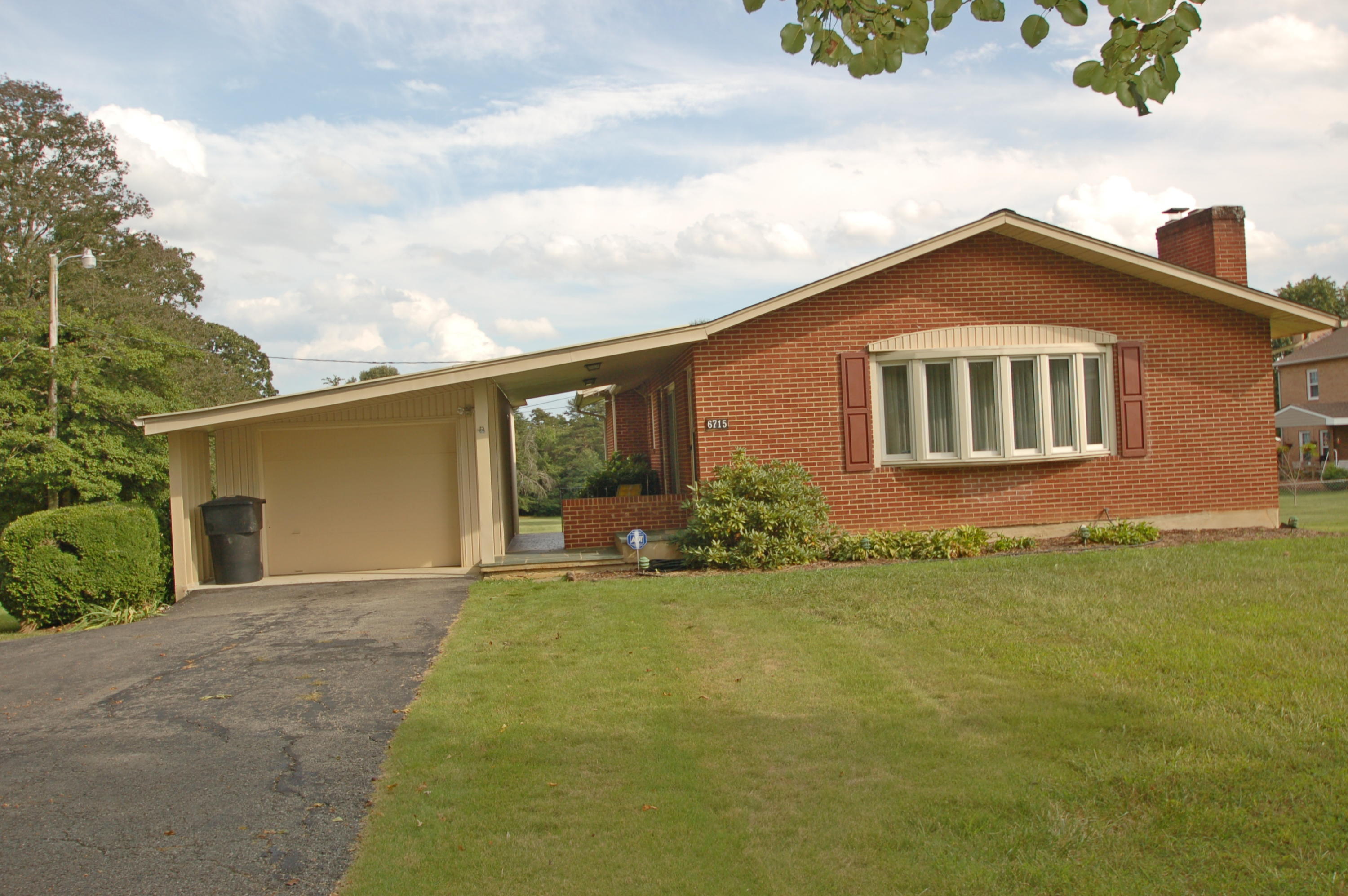 6715 Laban Road Roanoke, VA 24019 - Photo 1 of 28 001