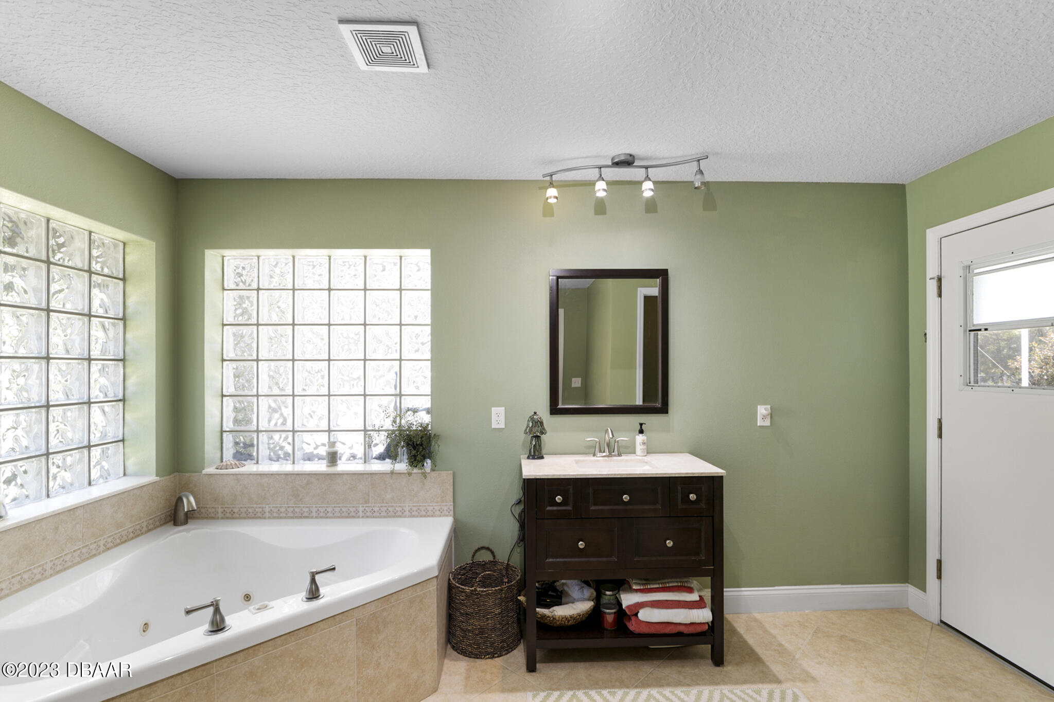 1815 Air Park Road Edgewater, FL 32132 - Photo 22 of 55 Master bath