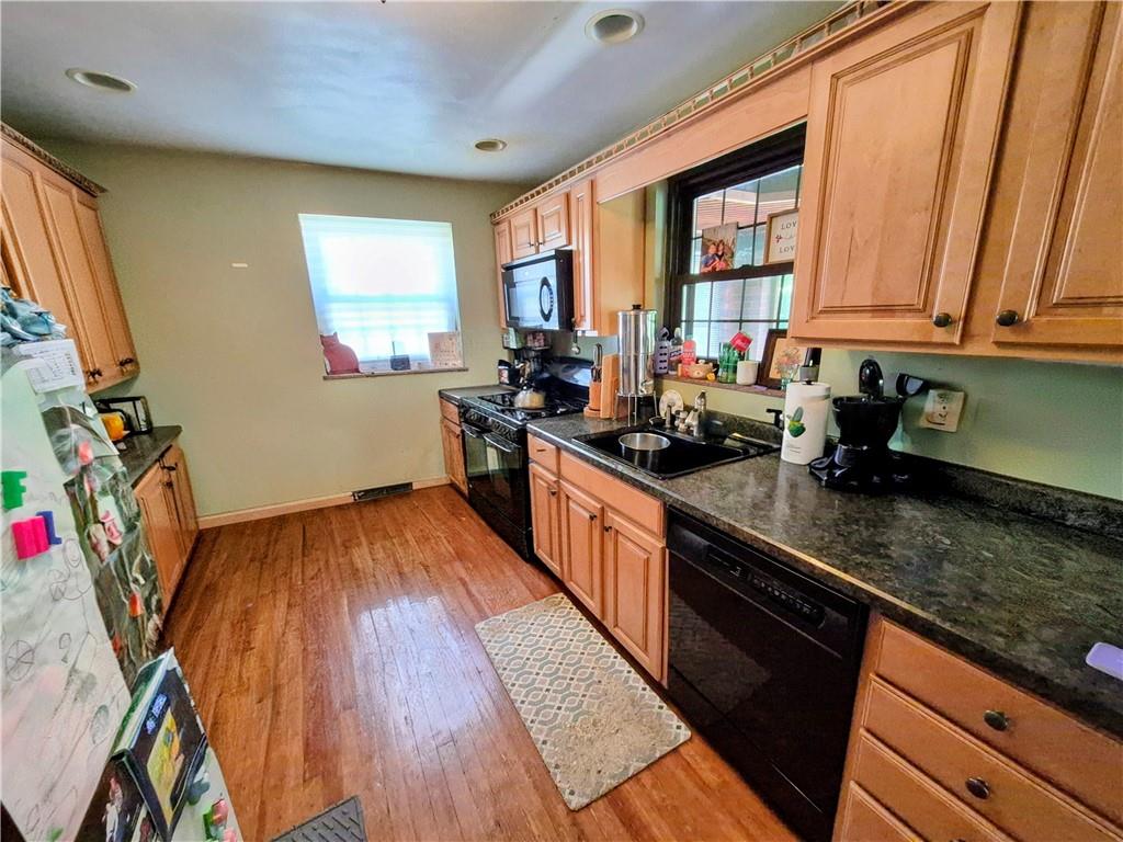 170 Spring Grove Road Pittsburgh, PA 15235 - Photo 11 of 28