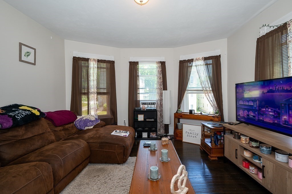 192 Vernon Street Worcester, MA 01607 - Photo 4 of 38