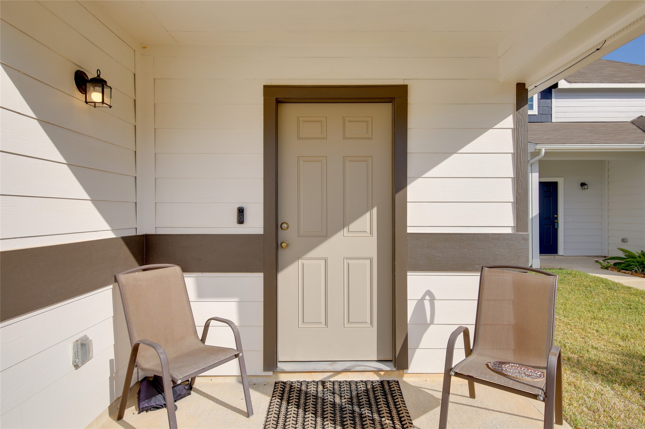 14026 Chinook Drive Conroe, TX 77384 - Photo 6 of 34 a balcony with table and chairs