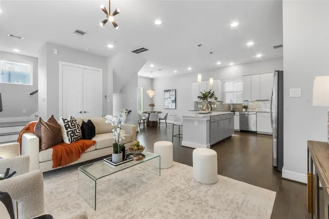 $425,000 | 8409 Hempstead Road, Unit H, Houston, TX 77008