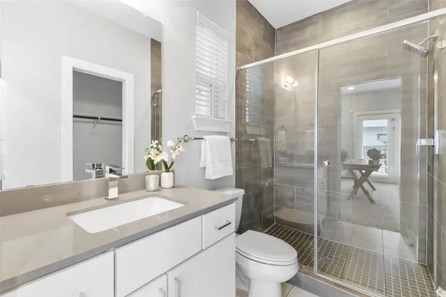 $425,000 | 8409 Hempstead Road, Unit H, Houston, TX 77008