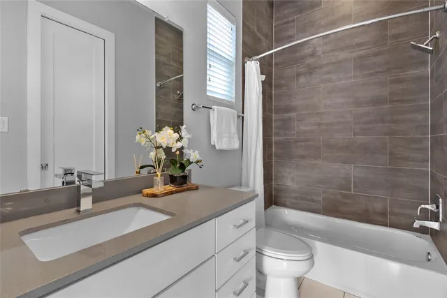 $425,000 | 8409 Hempstead Road, Unit H, Houston, TX 77008