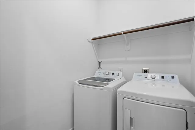 $425,000 | 8409 Hempstead Road, Unit H, Houston, TX 77008