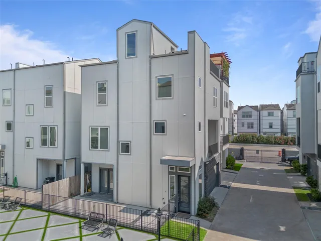 $425,000 | 8409 Hempstead Road, Unit H, Houston, TX 77008