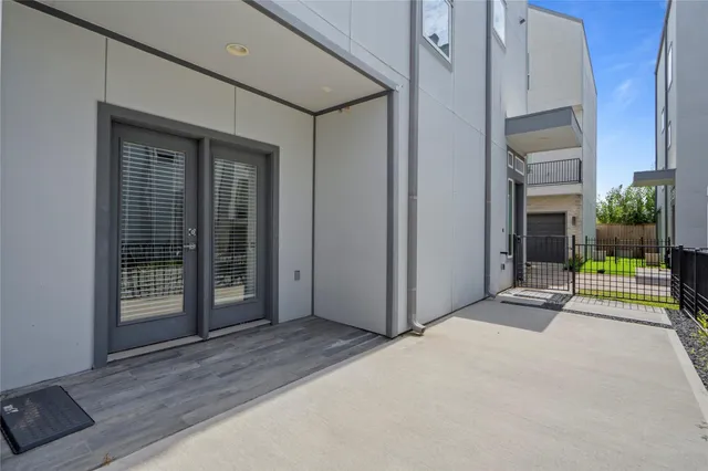 $425,000 | 8409 Hempstead Road, Unit H, Houston, TX 77008