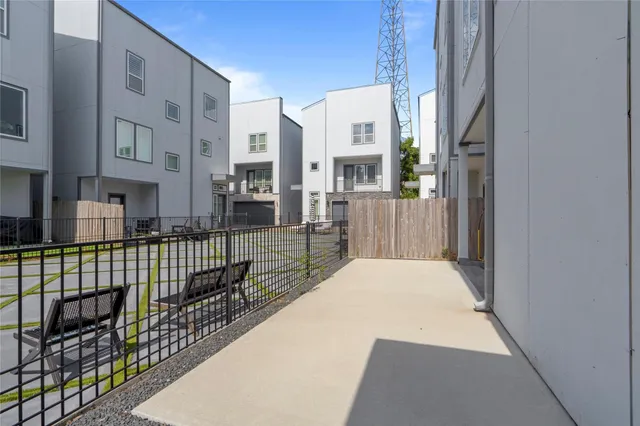 $425,000 | 8409 Hempstead Road, Unit H, Houston, TX 77008